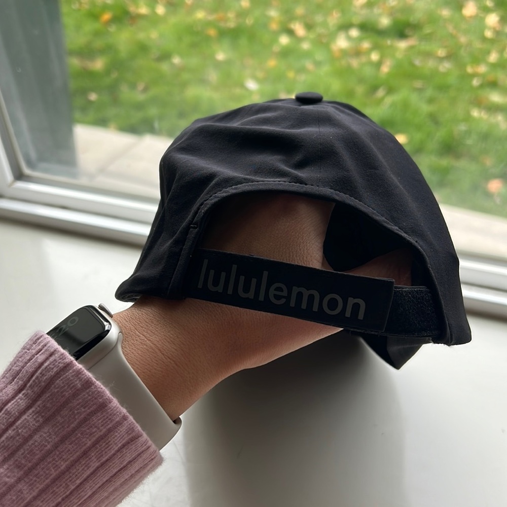 Never worn lululemon hat